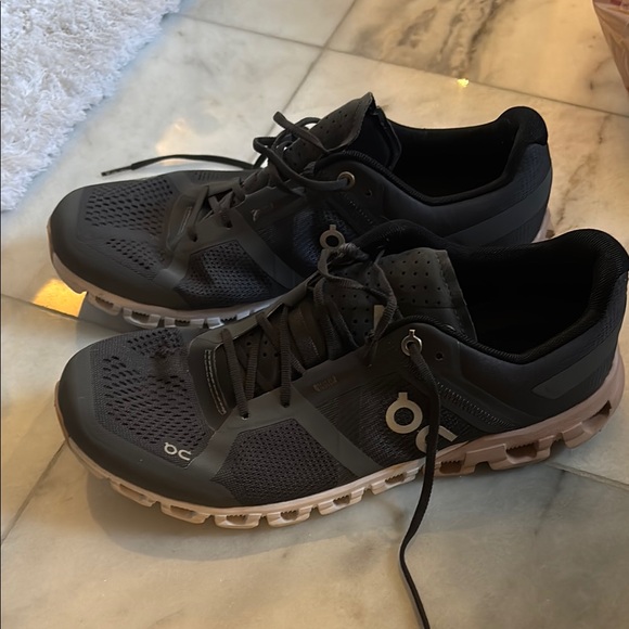 On women’s athletic shoes. Gray and Black Athletic Shoes size 9 - Picture 5 of 7